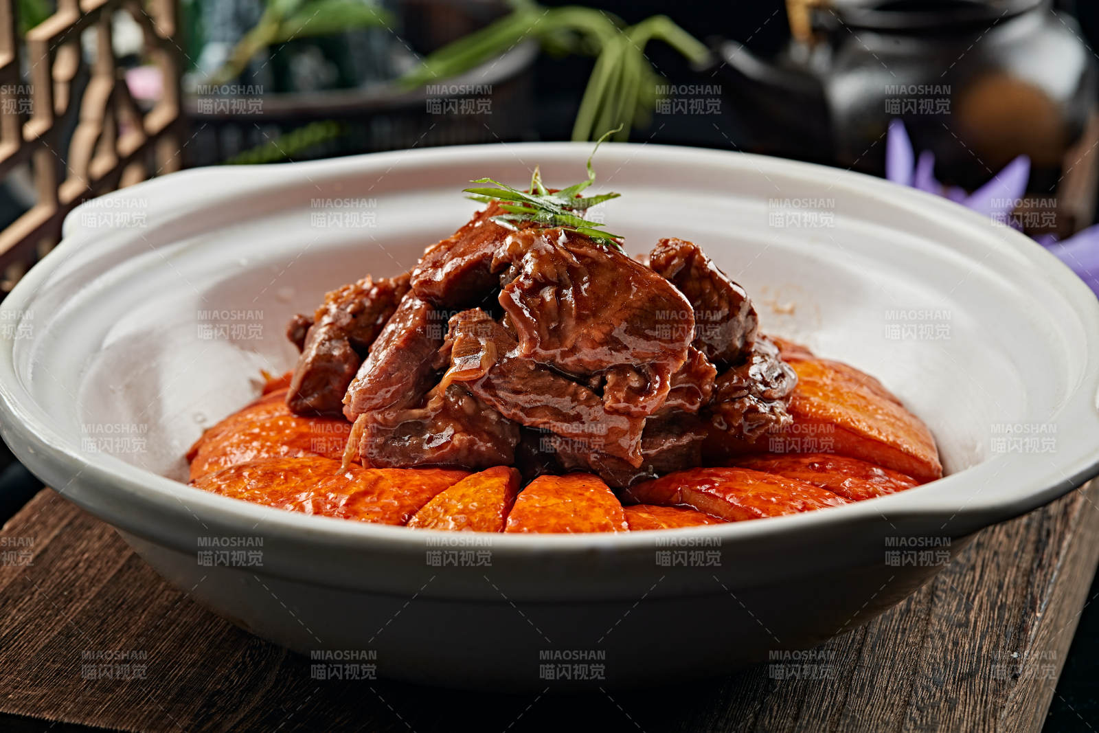 浓汤红烧金瓜牛腩