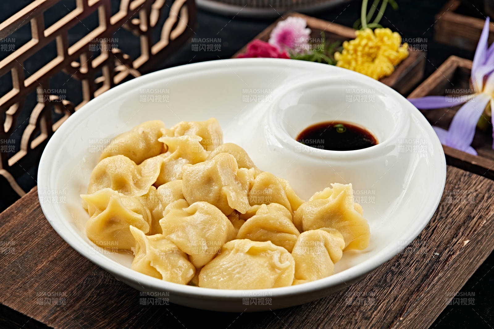 玉米面皮豬肉酸菜餡餃子