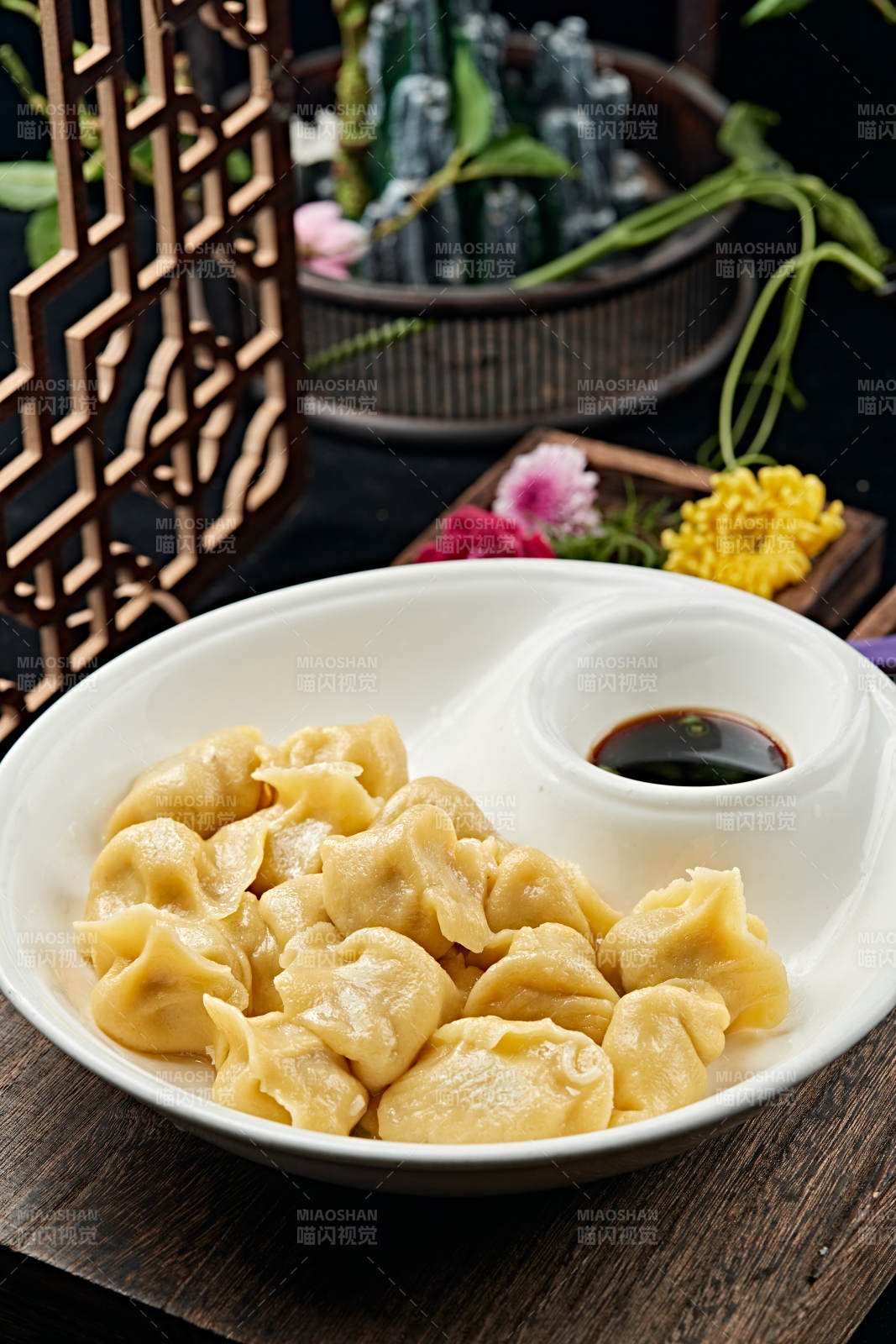 玉米面皮豬肉酸菜餡餃子