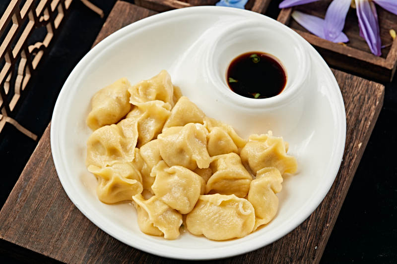 玉米面皮猪肉酸菜馅饺子