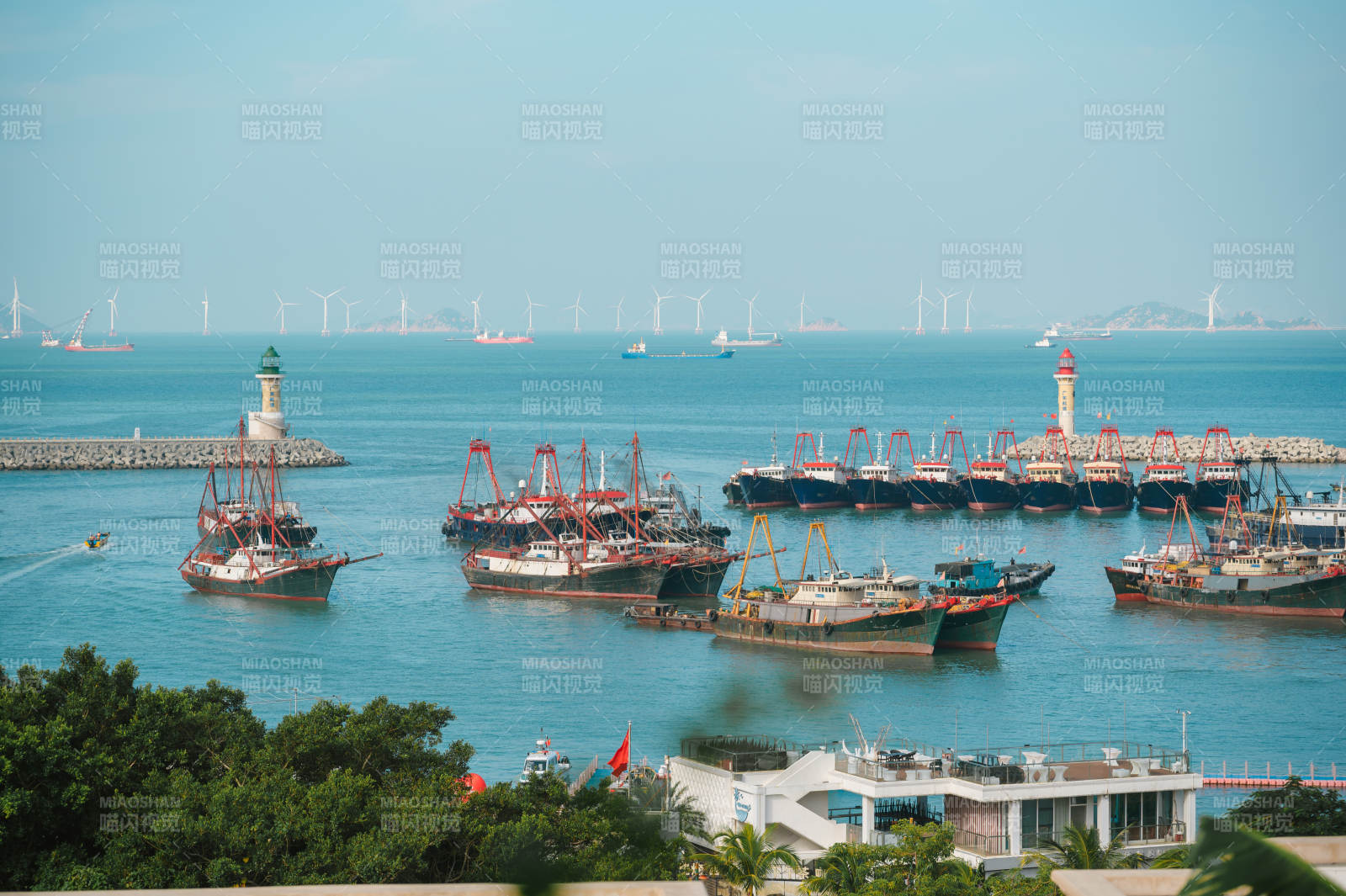 港口渔船停泊图