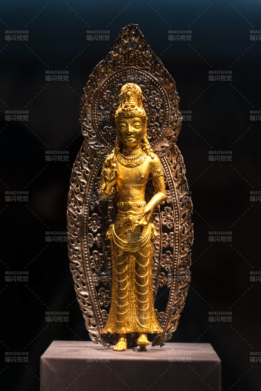 银背光金阿嵯耶观音立像 宋 大理国 云南