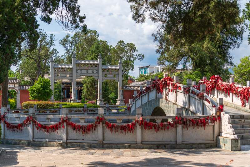 云南大理巍山古城文庙的状元桥与棂星门