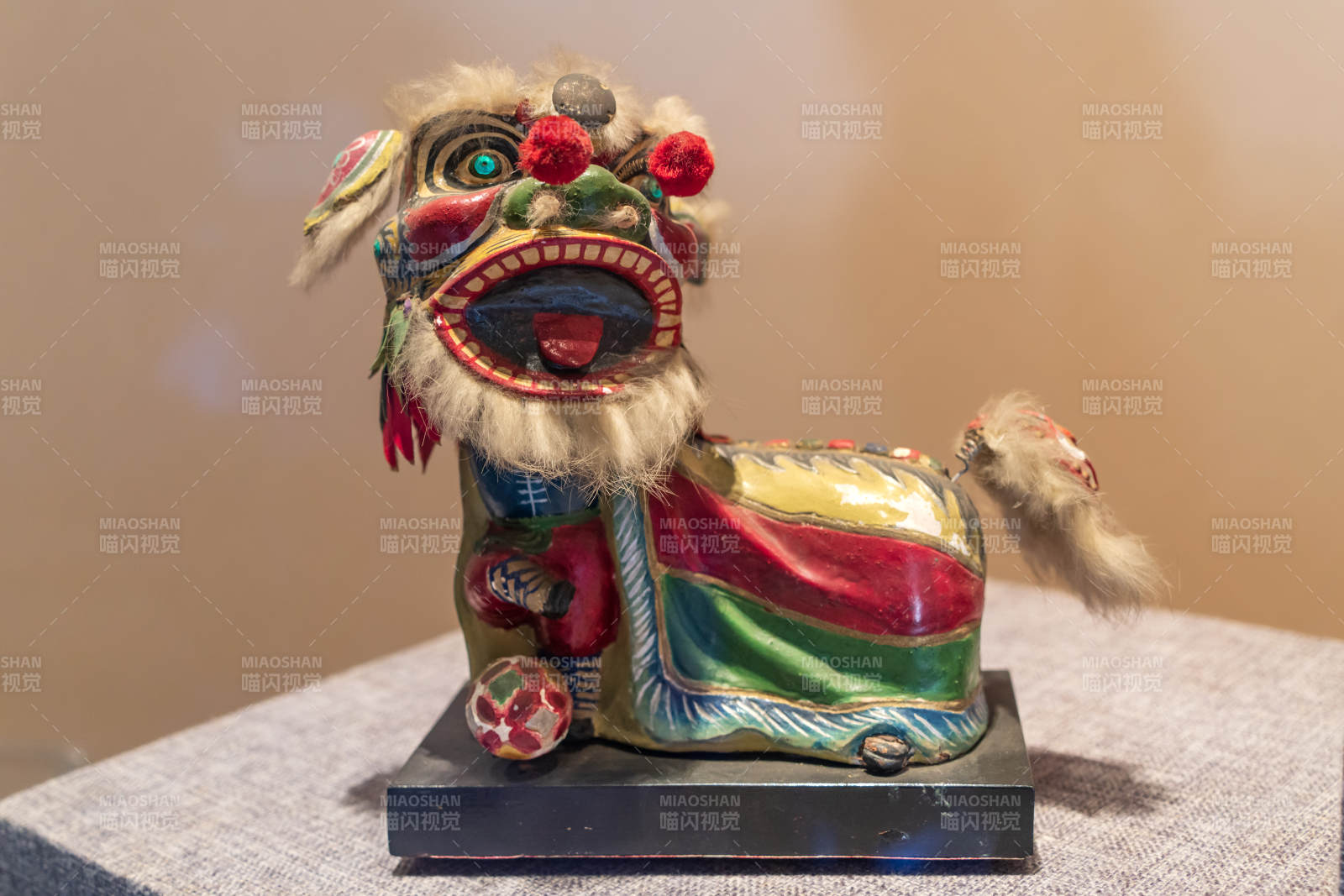 佛山秋色塑獅子座件彩繪舞獅擺件