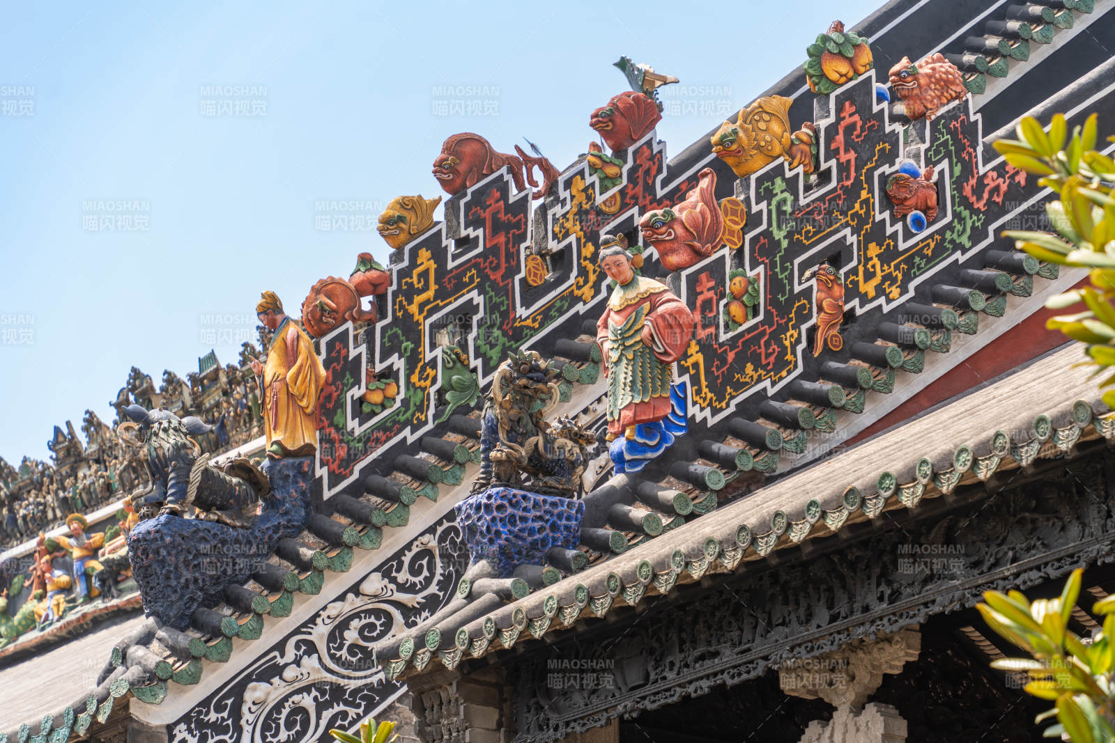 陈家祠屋顶精美的岭南传统陶塑