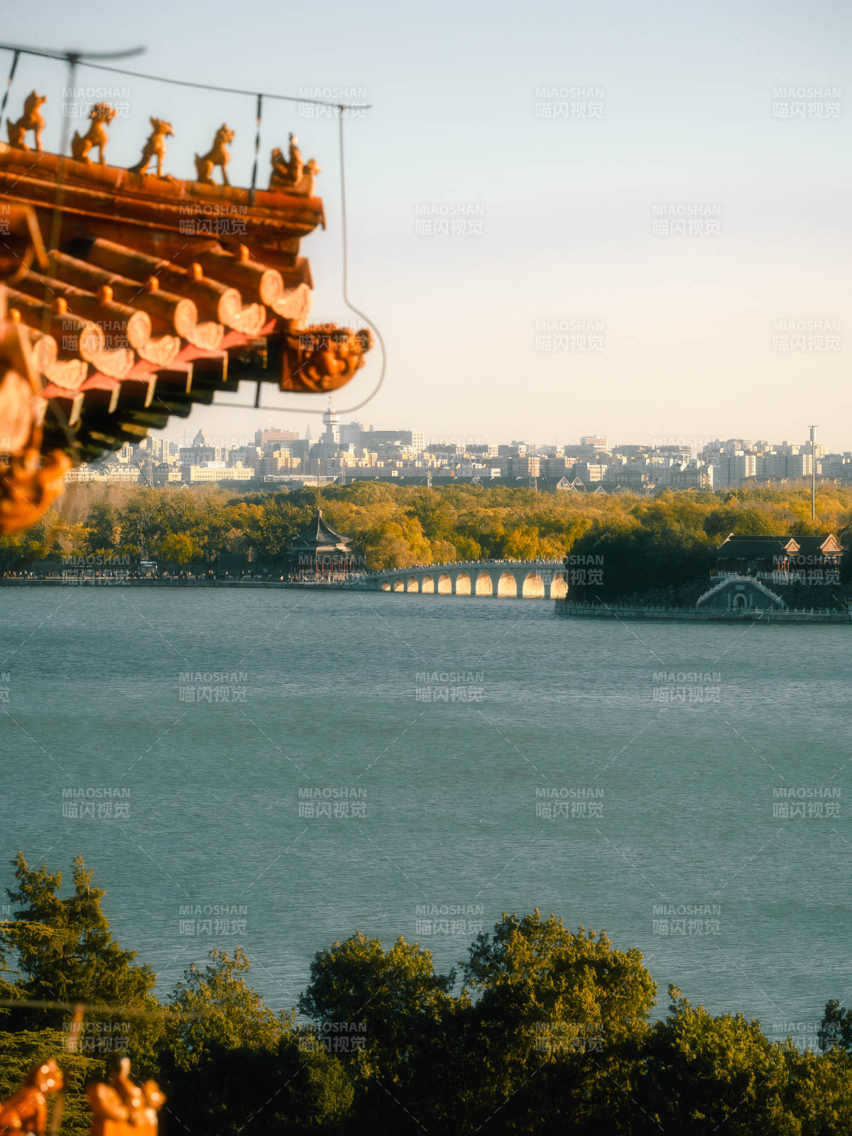 遠(yuǎn)眺頤和園十七孔橋