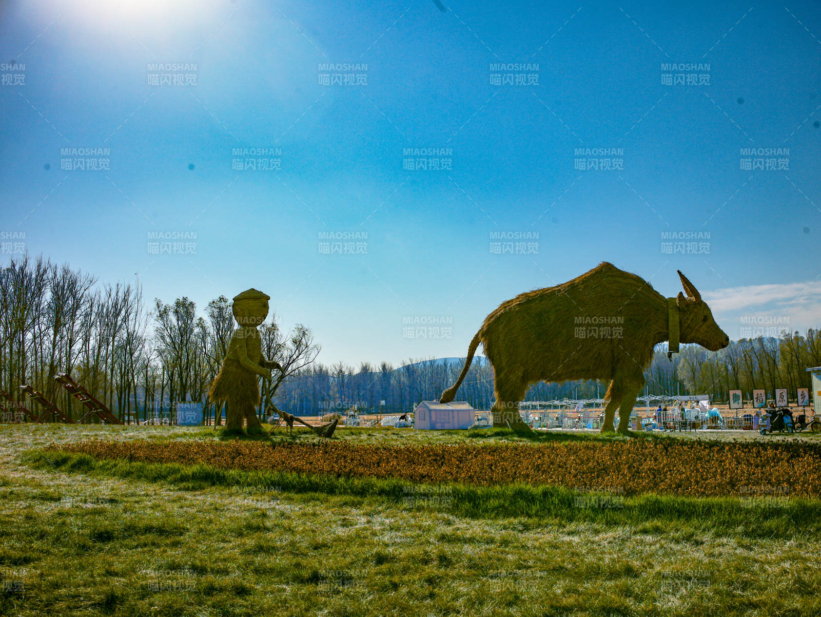 北京海淀稻香花海—草雕牛童耕田图