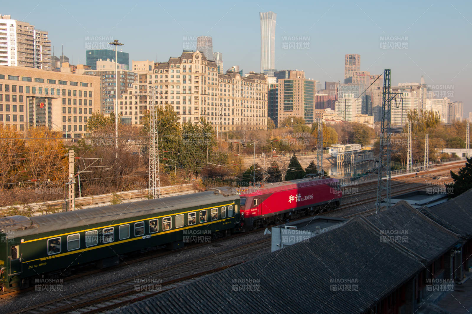 北京城市列车穿行