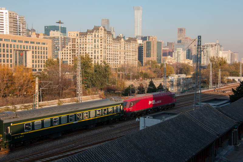 北京城市列车穿行