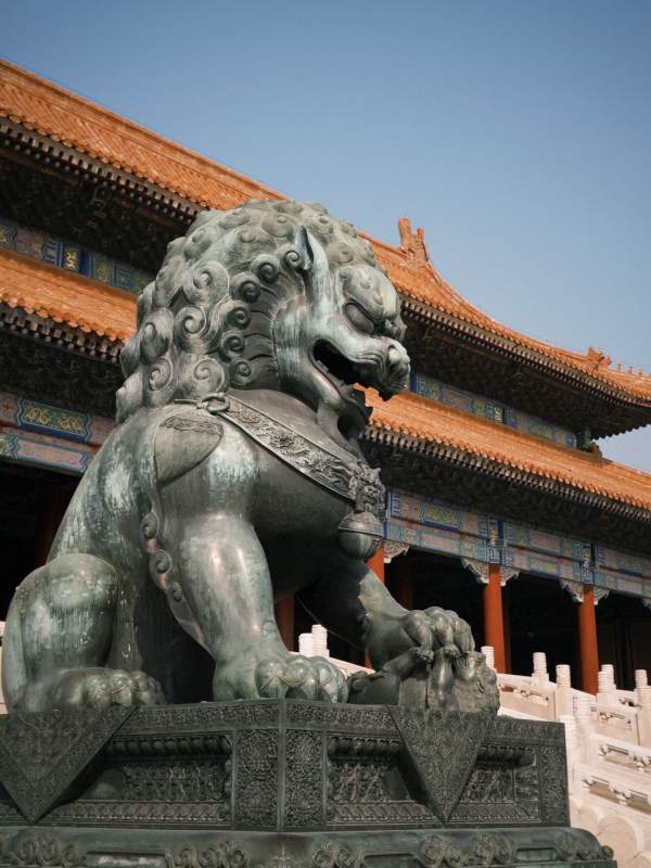 故宫铜狮守门