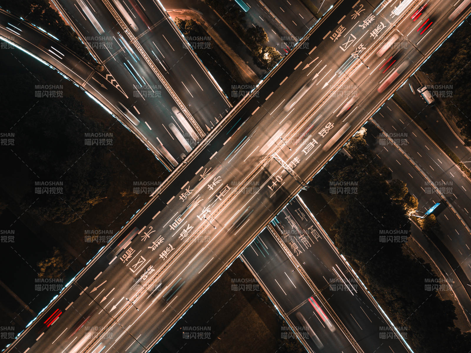 夜色下的友新城市立交桥