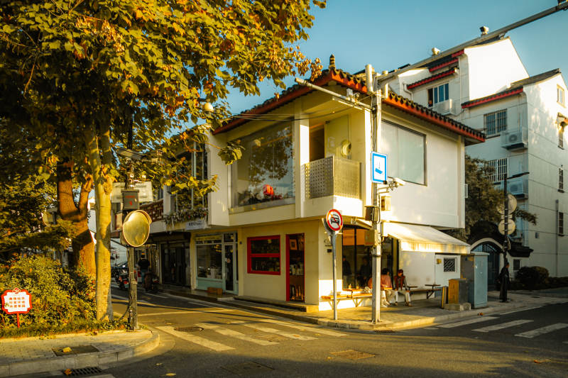 大石头巷一脚上的小店秋日景