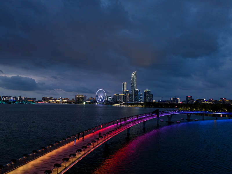 夜色中的苏州金鸡湖东岸城市天际线