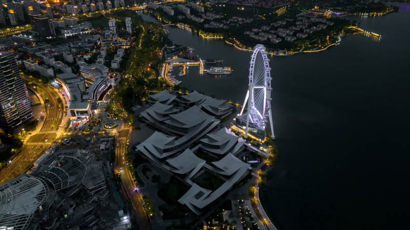 夜幕下的苏州之眼和当代美术馆