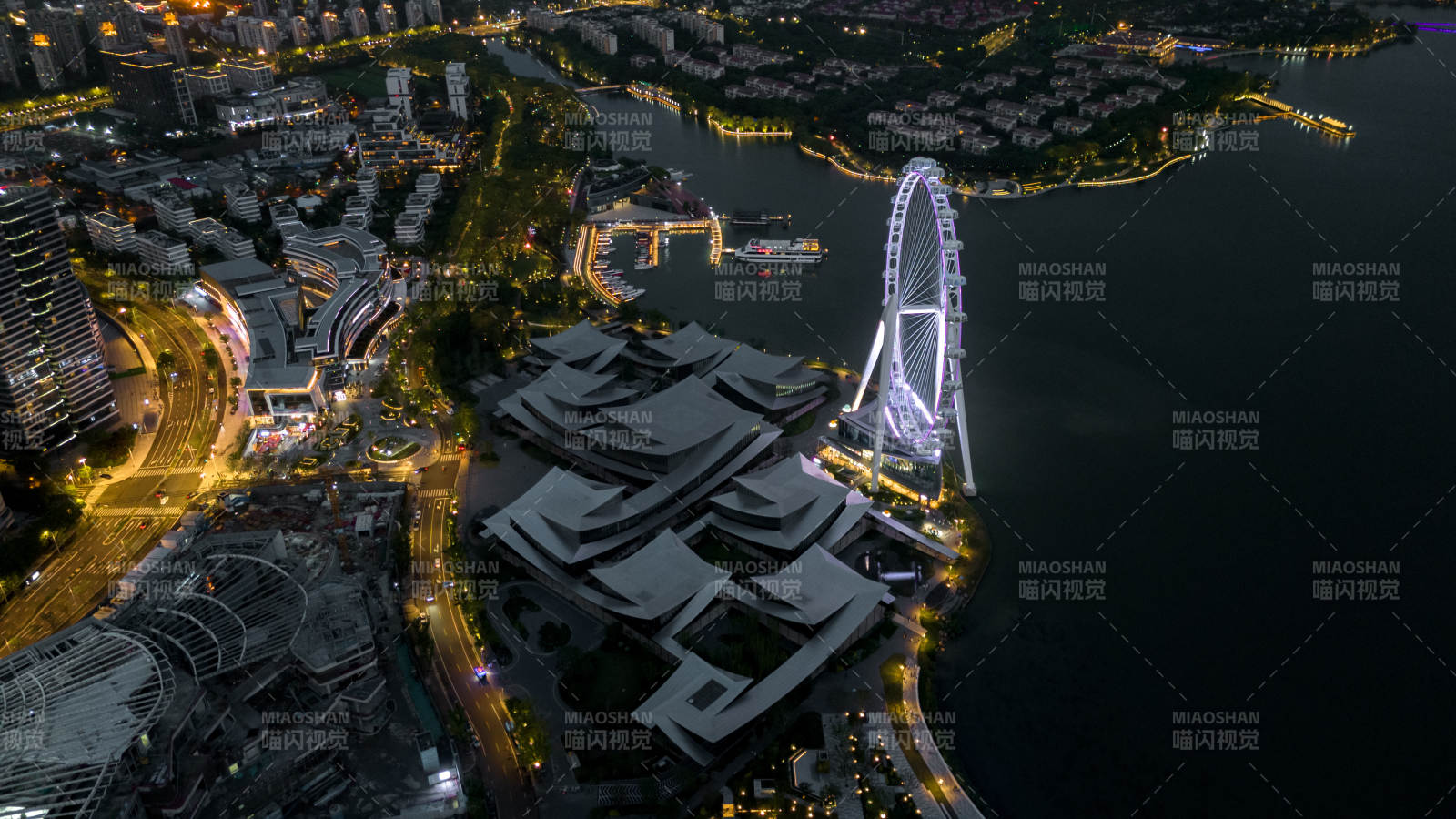 夜幕下的苏州之眼和当代美术馆