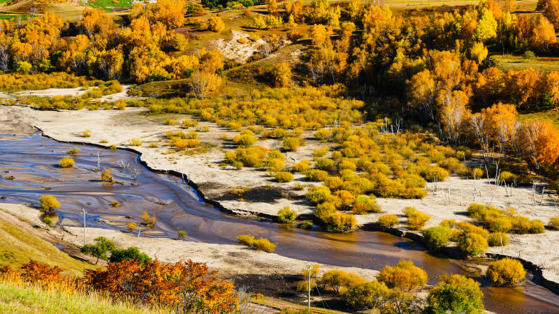 乌兰布统秋日河谷风光