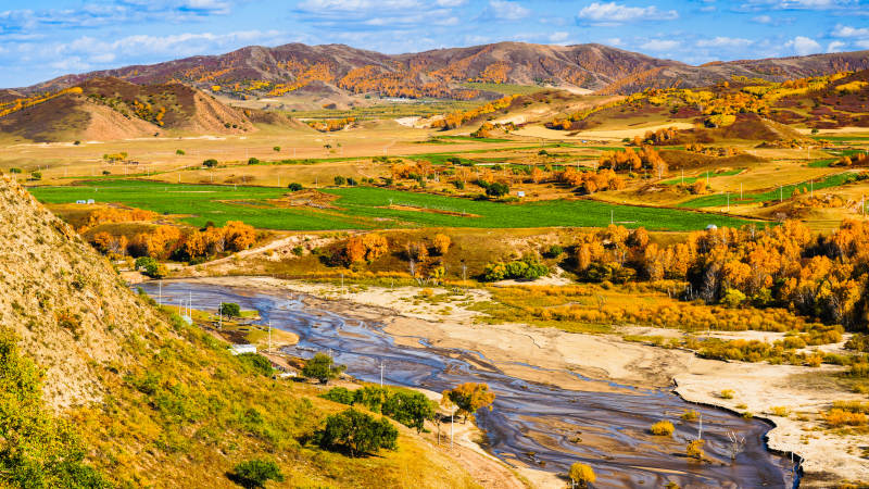 乌兰布统秋日河谷风光