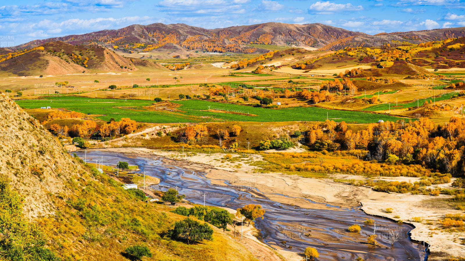 乌兰布统秋日河谷风光