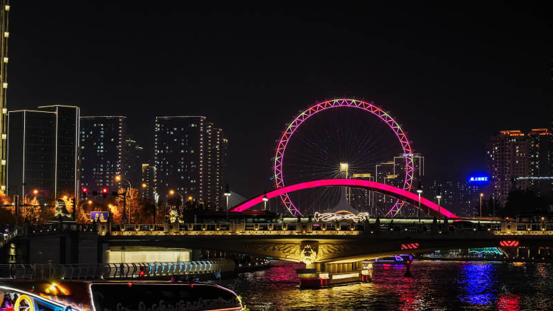 天津夜幕下的摩天轮