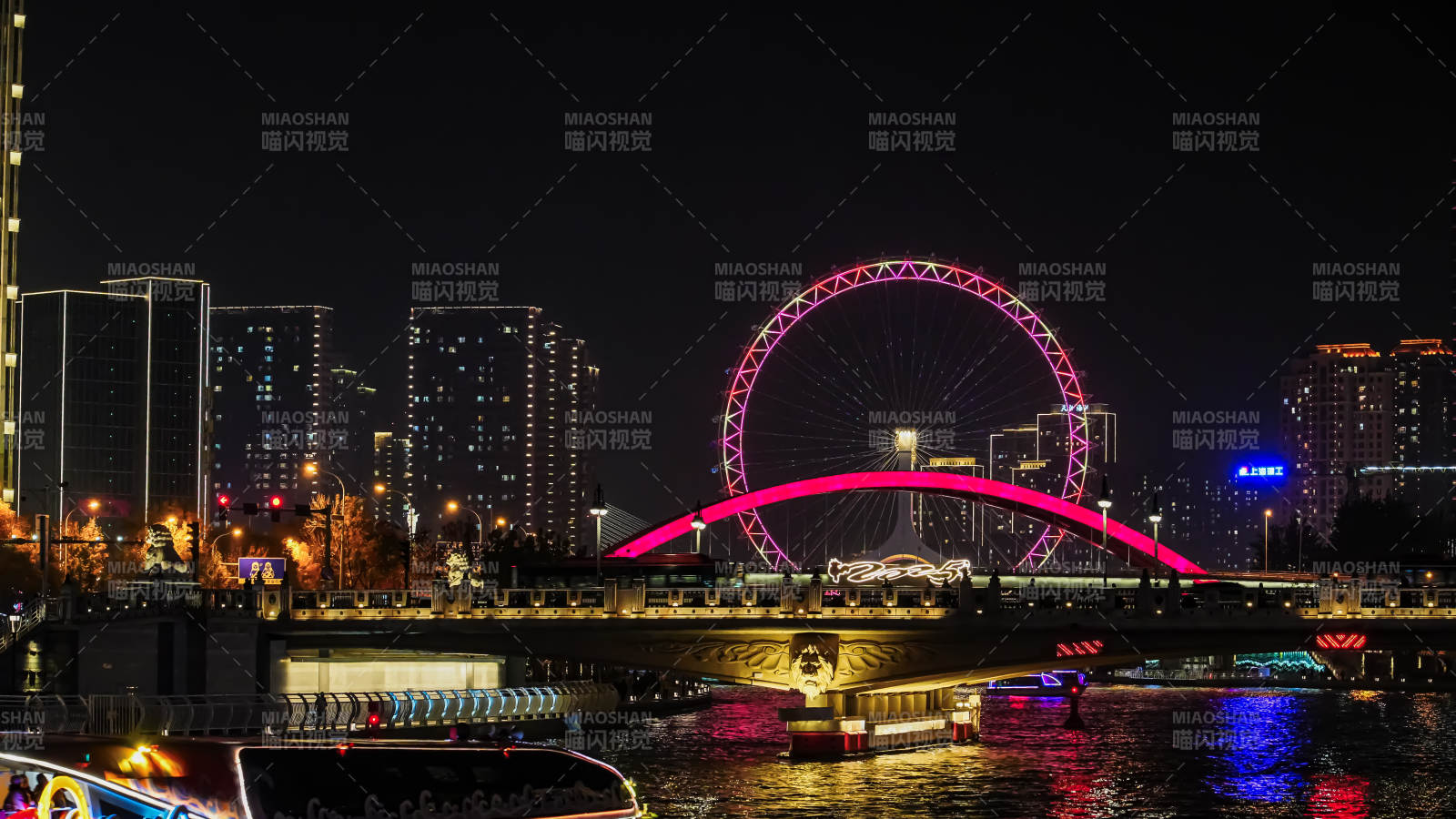 天津夜幕下的摩天轮