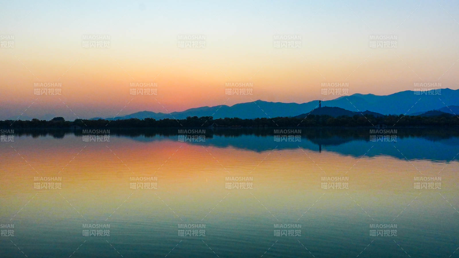 颐和园昆明湖湖光山色映晚霞