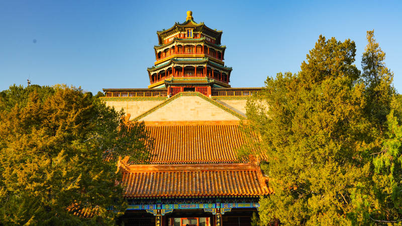 颐和园佛香阁高大宏伟