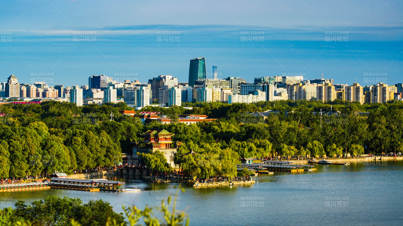 颐和园昆明湖畔城市风光