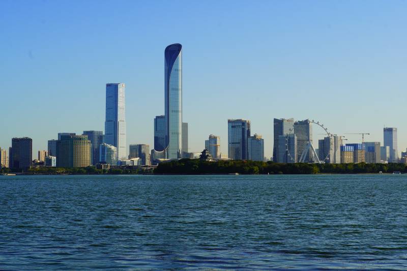 城市天际线水景位于苏州市金鸡湖