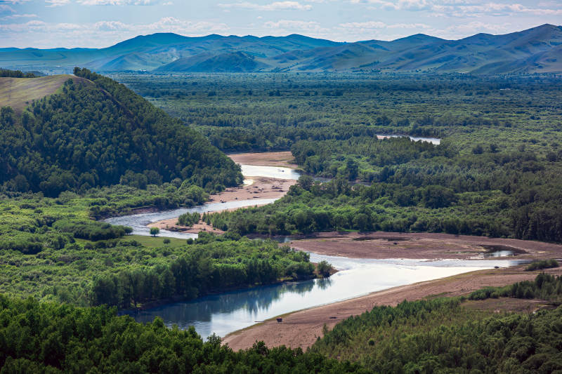 呼伦贝尔山水相依绿意盎然
