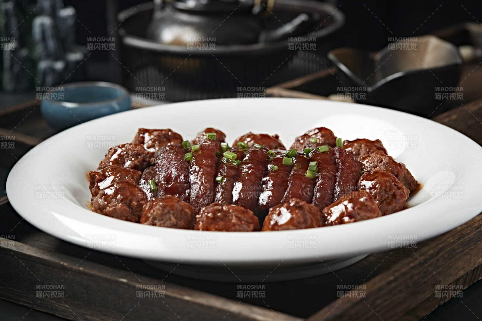 婚宴菜品红烧丸子配五花扣肉