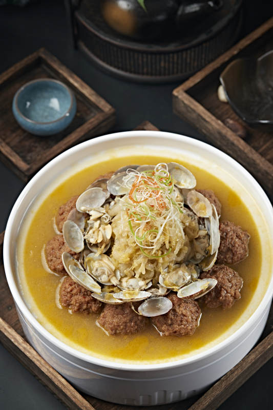 酸菜花甲炖猪肉丸子