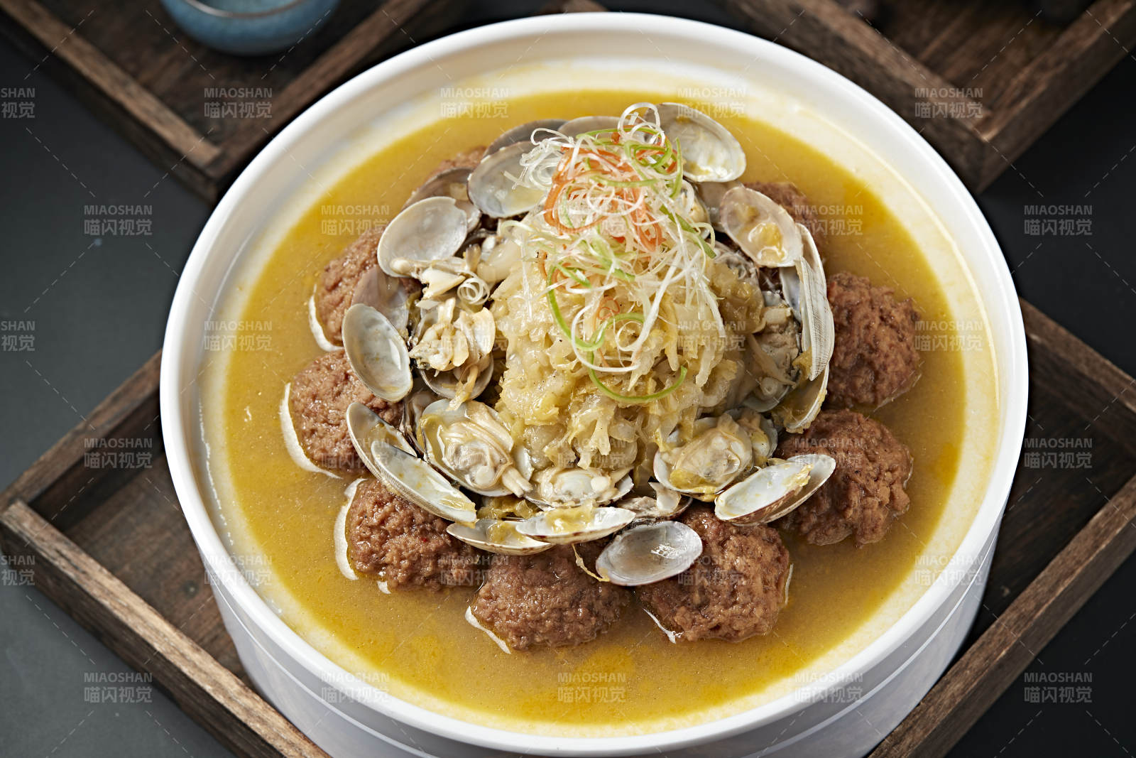 酸菜花甲燉豬肉丸子