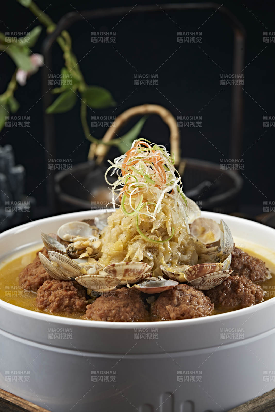 酸菜花甲燉豬肉丸子