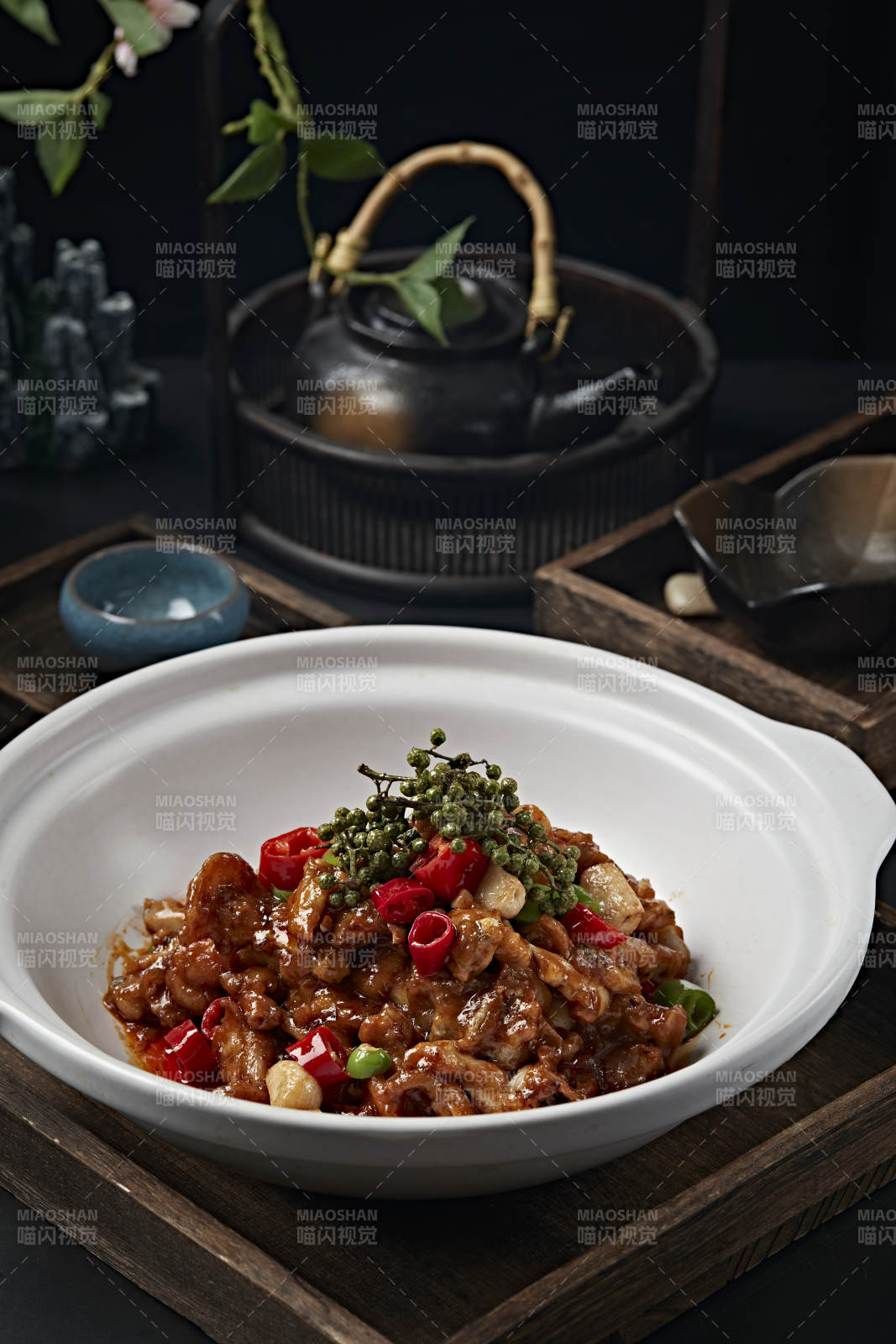 藤椒香辣蒜香醬爆牛蛙