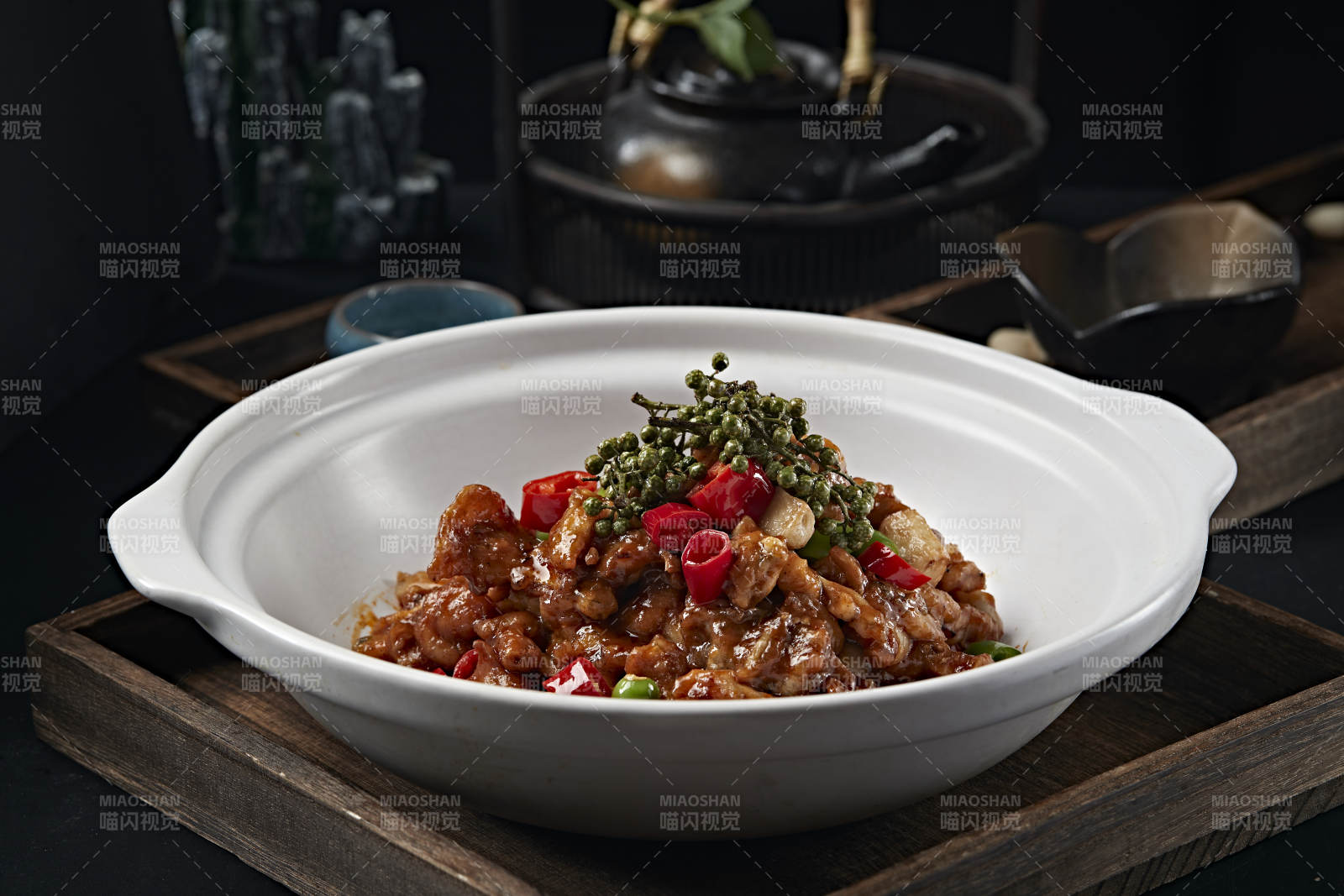 藤椒香辣蒜香醬爆牛蛙