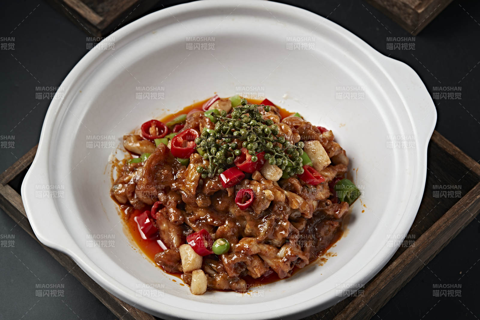 藤椒香辣蒜香醬爆牛蛙