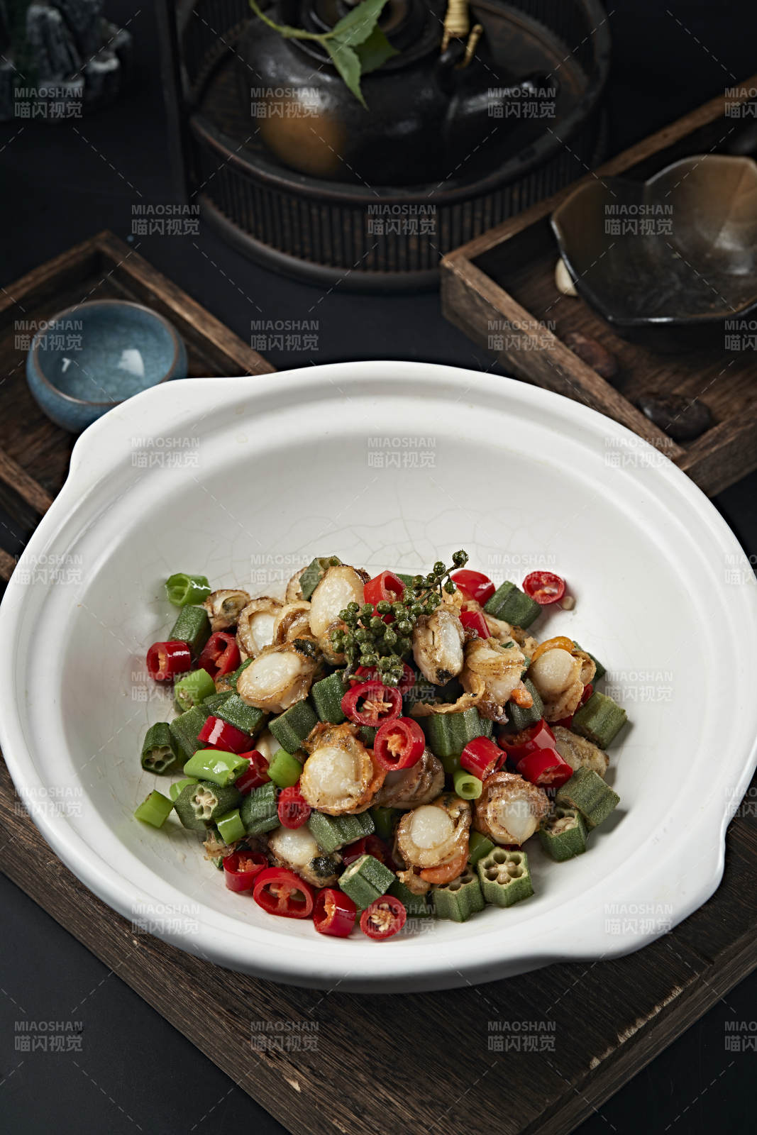 藤椒香辣爆炒秋葵扇贝丁