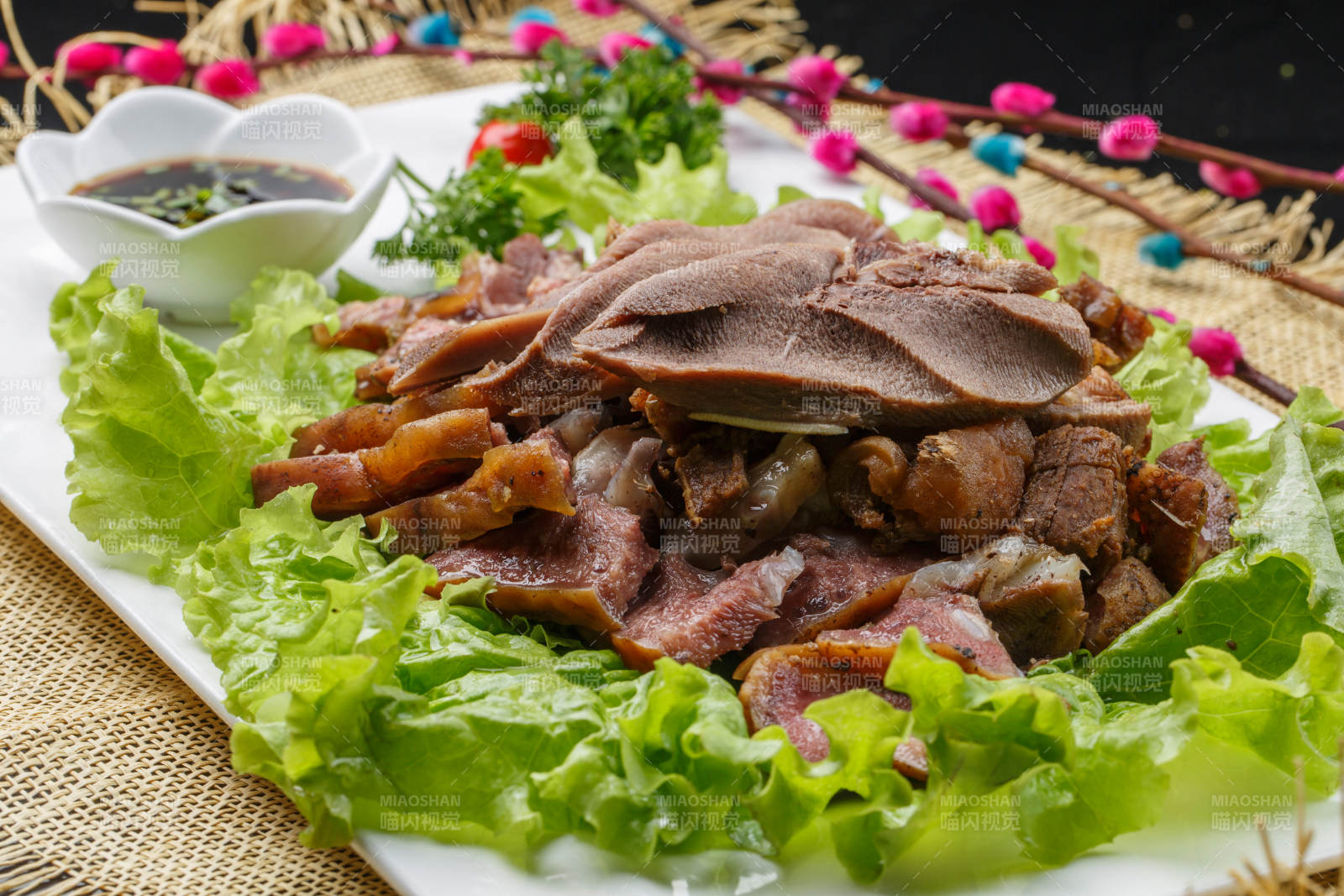 传统熟食美食熏酱卤猪头