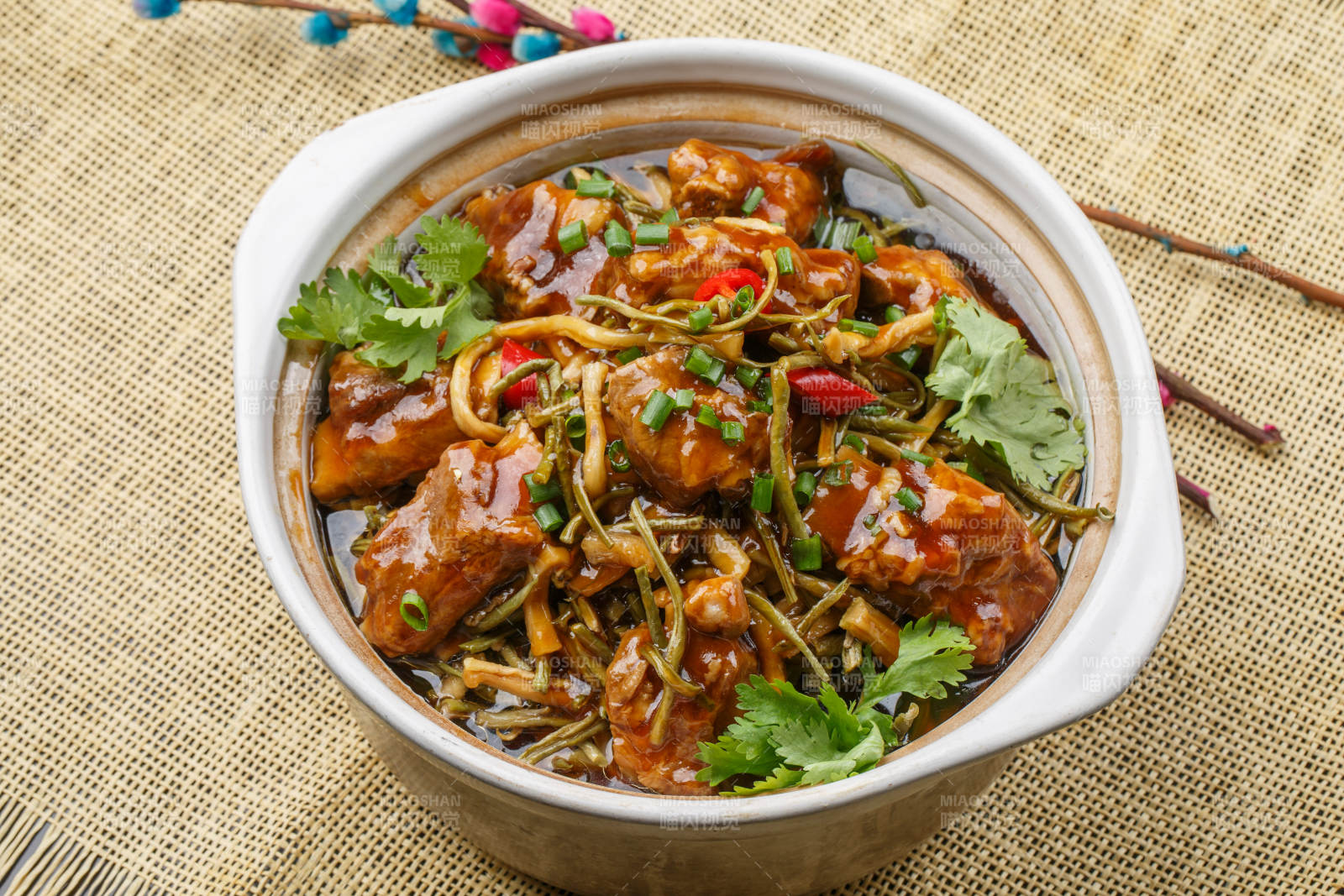 紅燒砂鍋豆角絲燉排骨