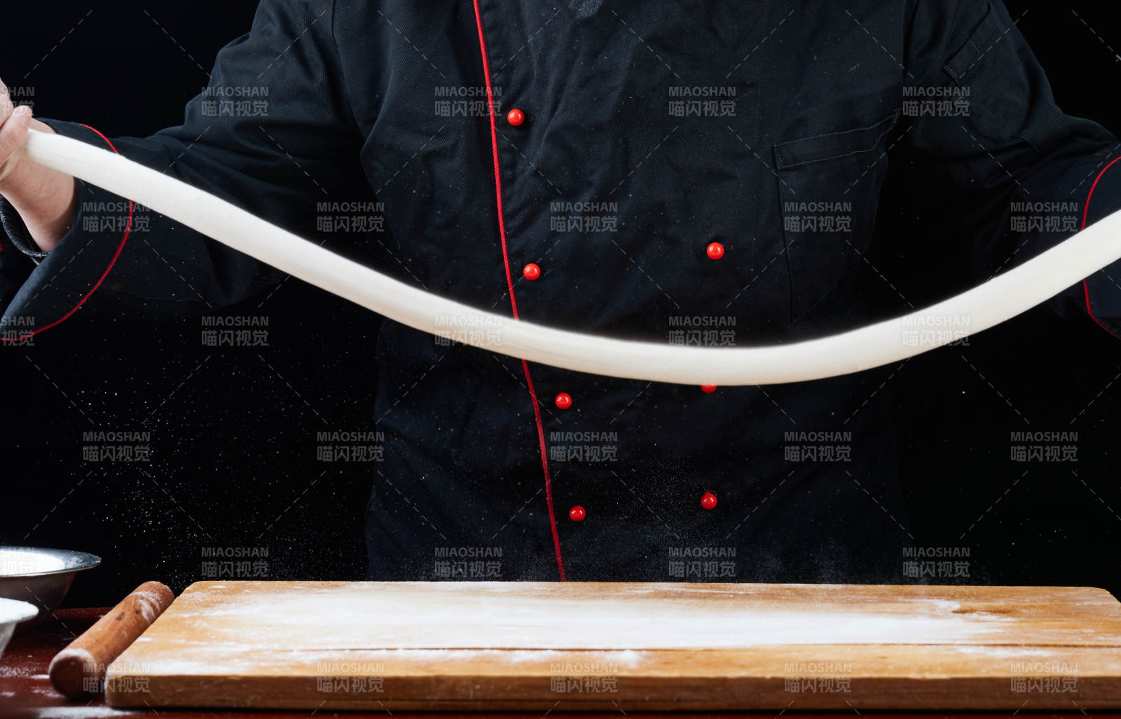 厨师现场演示饺子制作完整过程