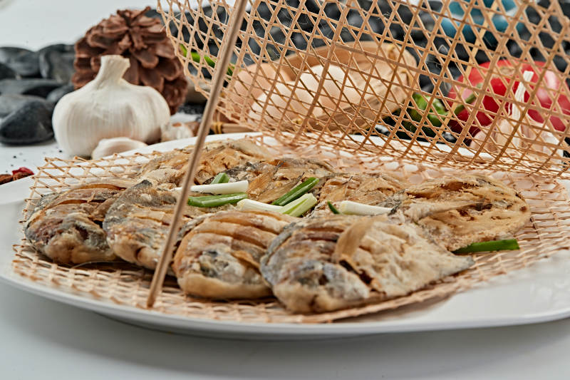 油炸飘香竹楼平鱼