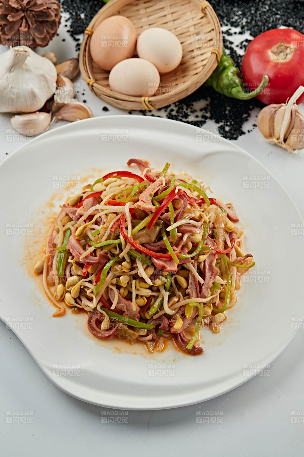 青红椒黄豆芽炒猪头肉