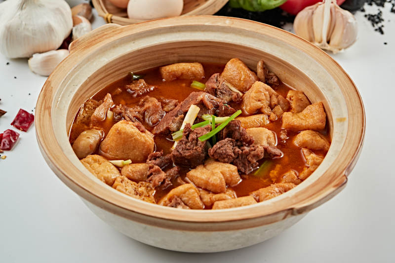砂锅炖酱香牛腩炸豆腐