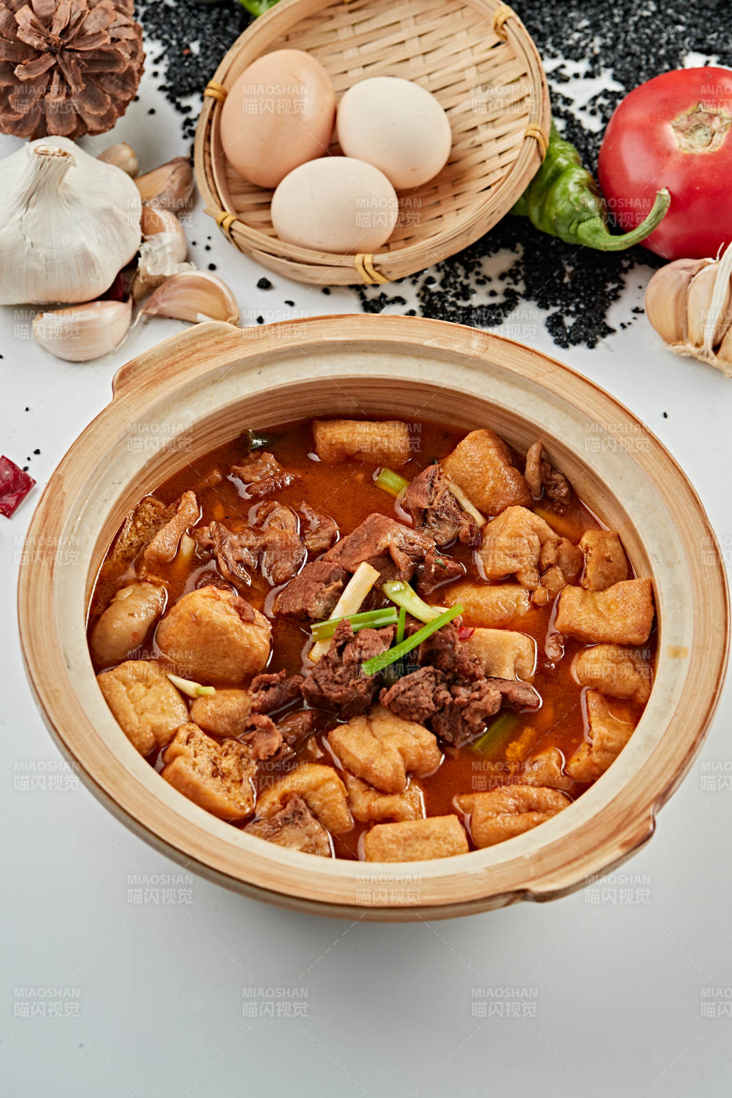 砂锅炖酱香牛腩炸豆腐