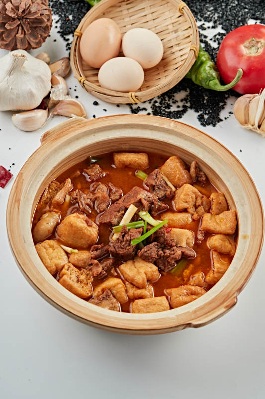 砂锅炖酱香牛腩炸豆腐
