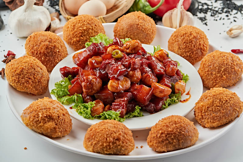 板栗红烧肉配避风塘窝头