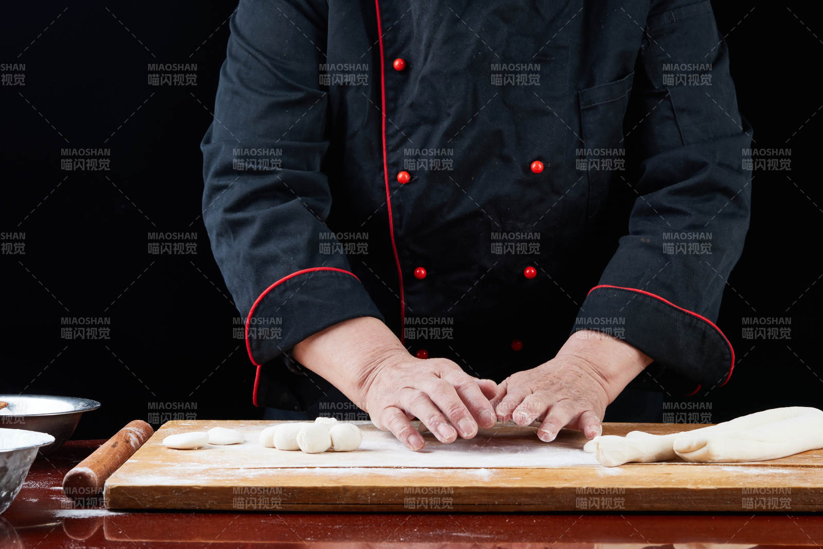 厨师现场演示饺子制作完整过程