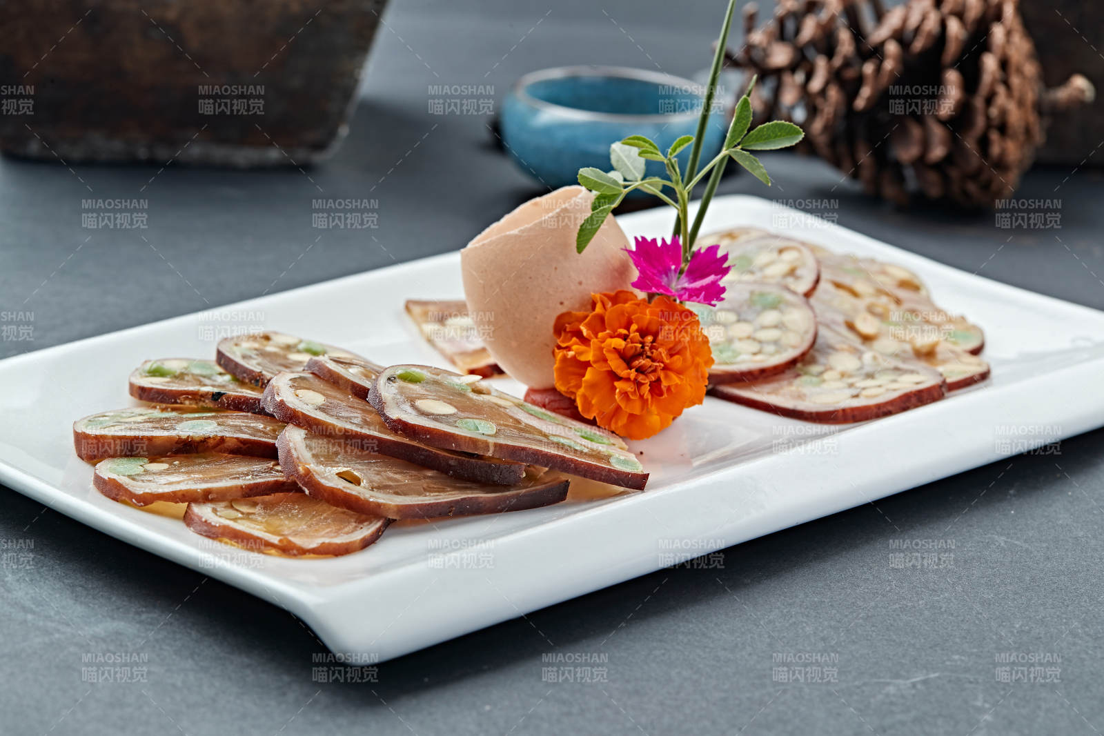 菊花青豆鱿鱼猪耳冻