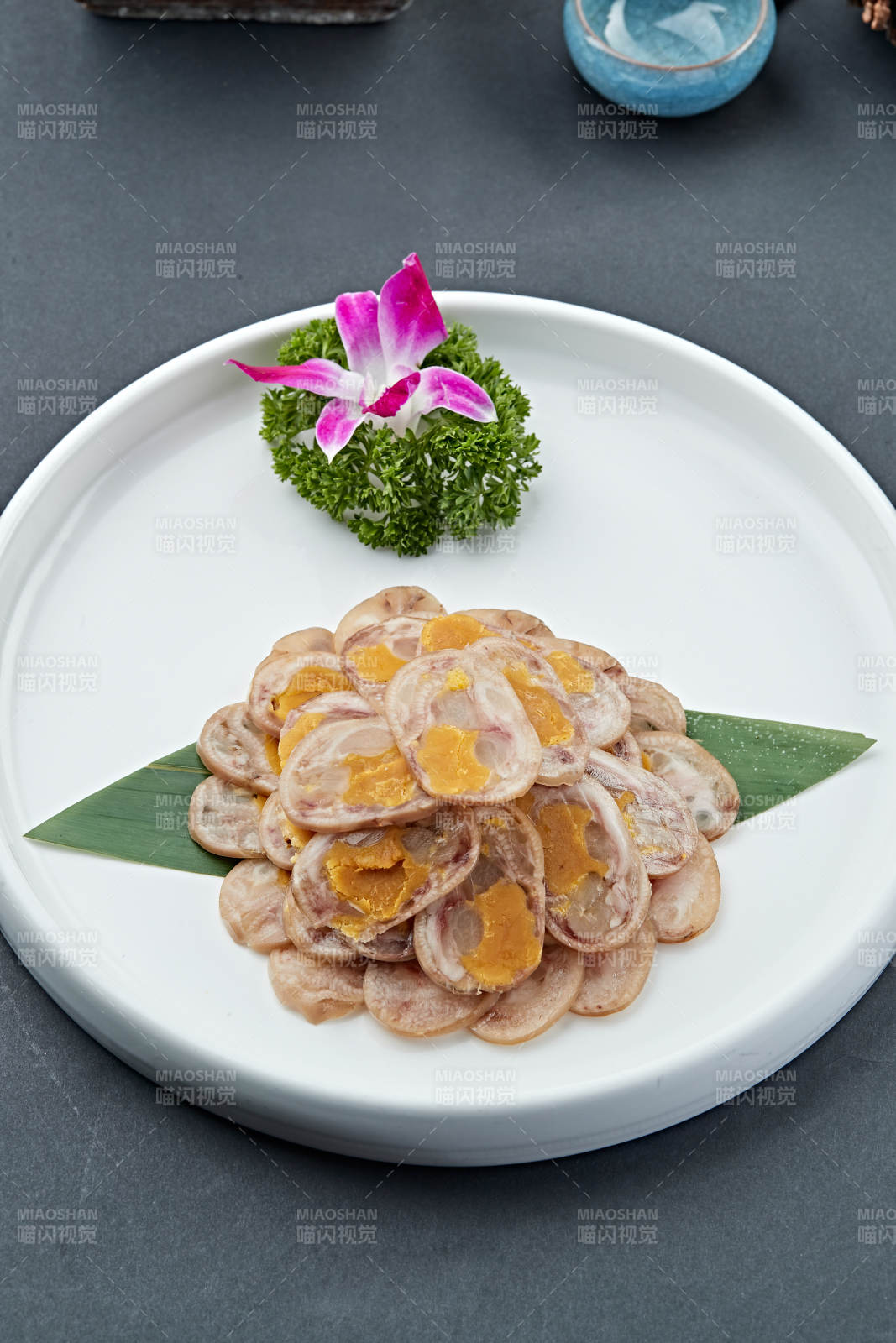 鱿鱼猪耳鸭蛋卷切片