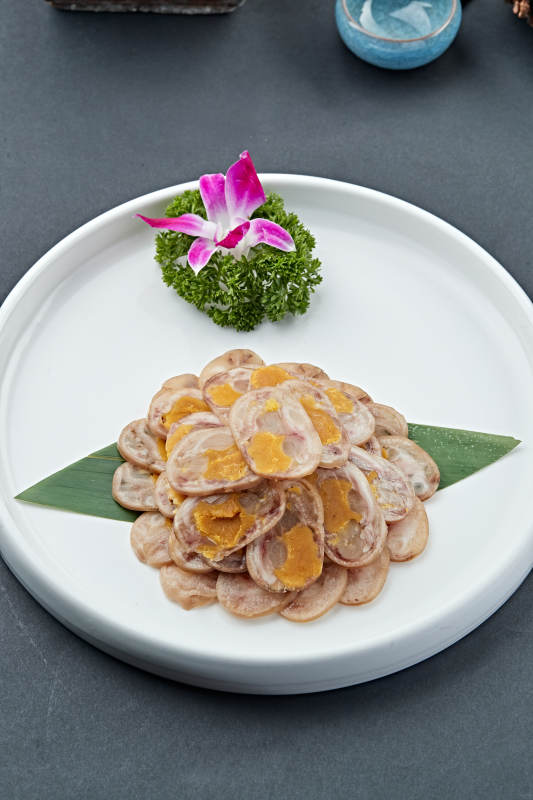 鱿鱼猪耳鸭蛋卷切片